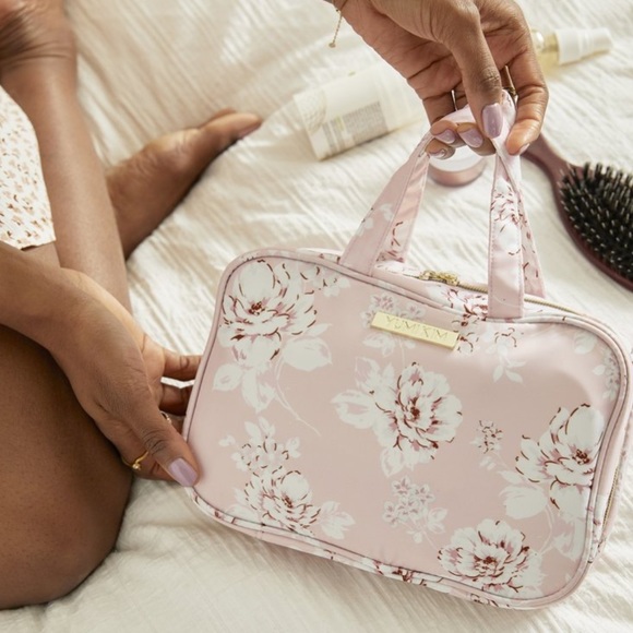 WANDERLUST MAKEUP TRAVEL - Picture 15 of 15